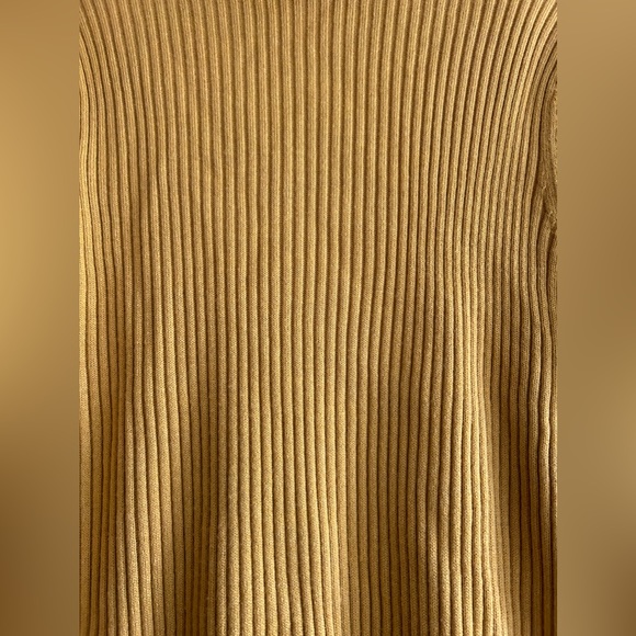 Uniqlo Rib Knit Turtleneck - Picture 4 of 4